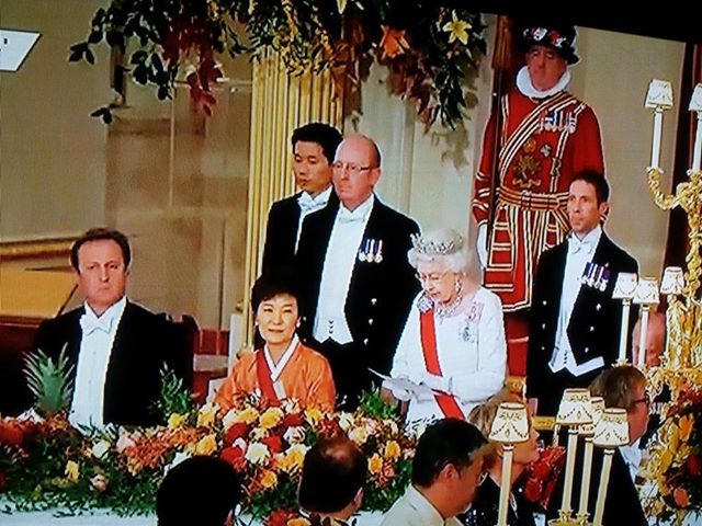 박대통령 영국왕 과 총리.jpg